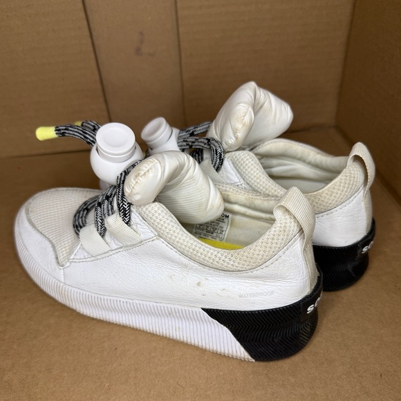 SOREL Women's Out 'N About™ Plus Street Sneaker | size 6 - Picture 3 of 9